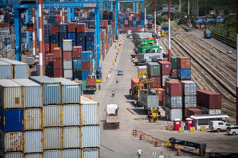File:Port of Mombasa quay 2015.jpg